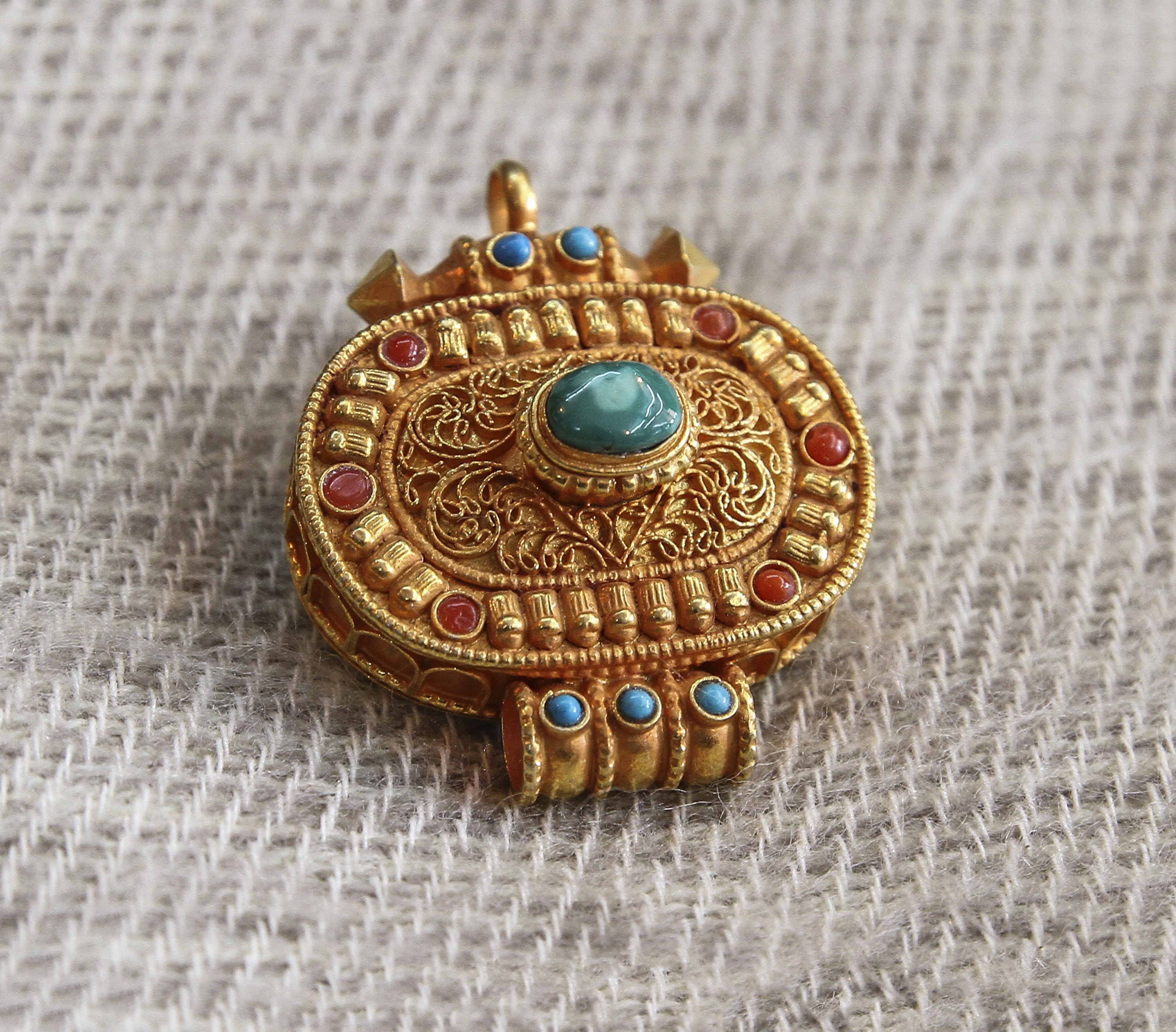 Turquoise & Coral Gao