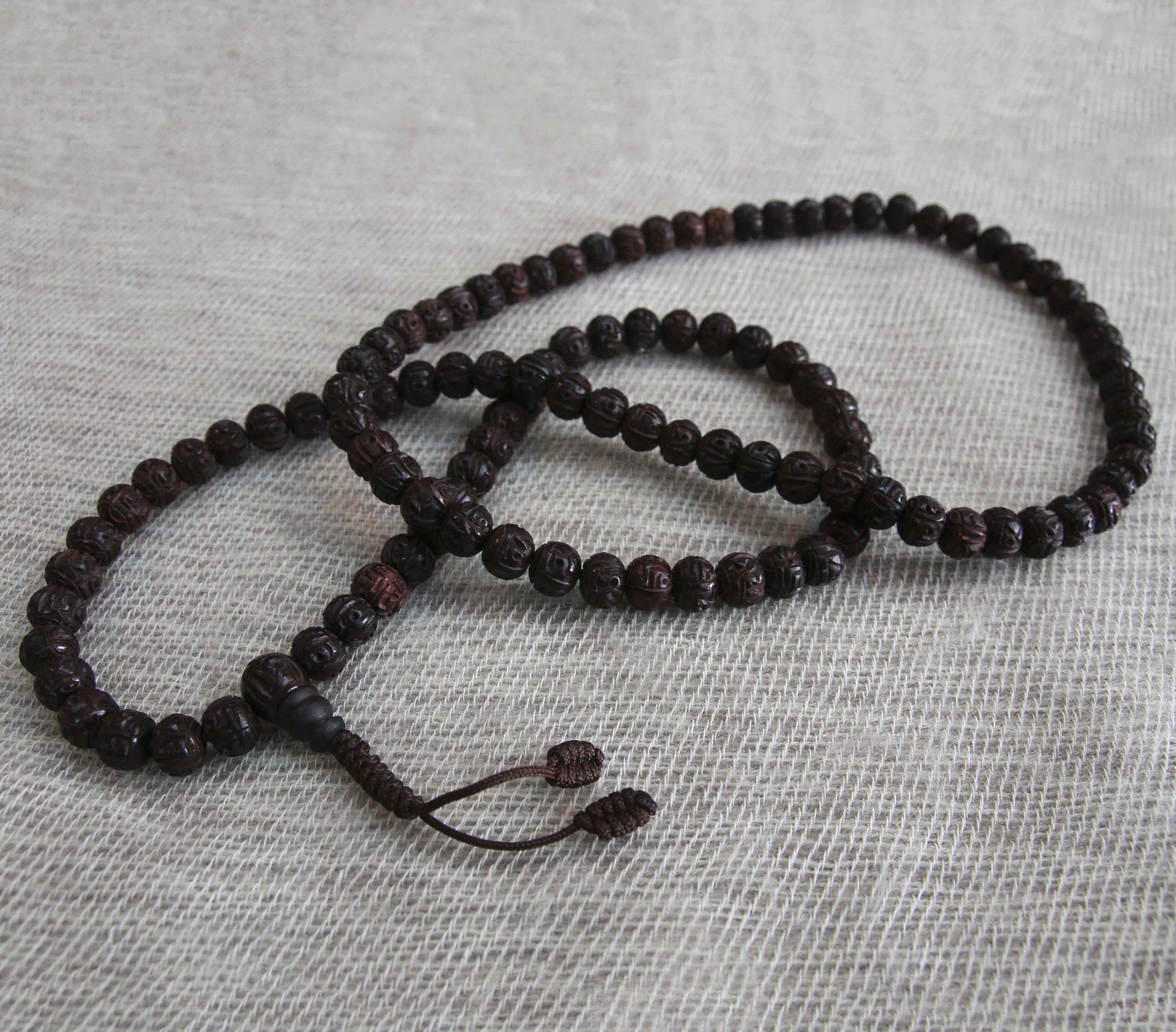 Carved Rosewood/Om Maane